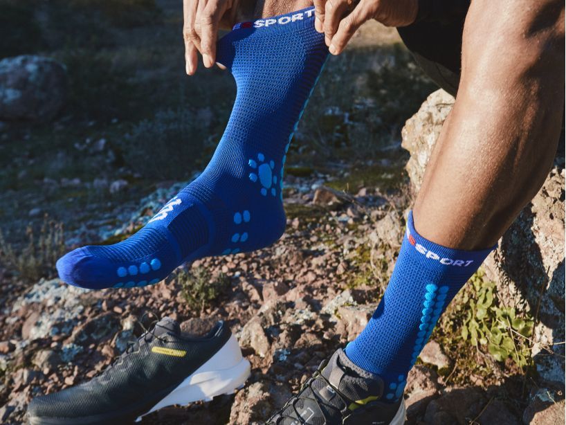 PRO RACING SOCKS V4.0 TRAIL - SODALITEFLUO BLUE